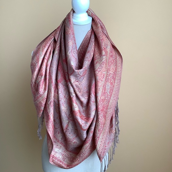 PASHMINA Taupe/Red Paisley Shawl with Fringe - Picture 10 of 11